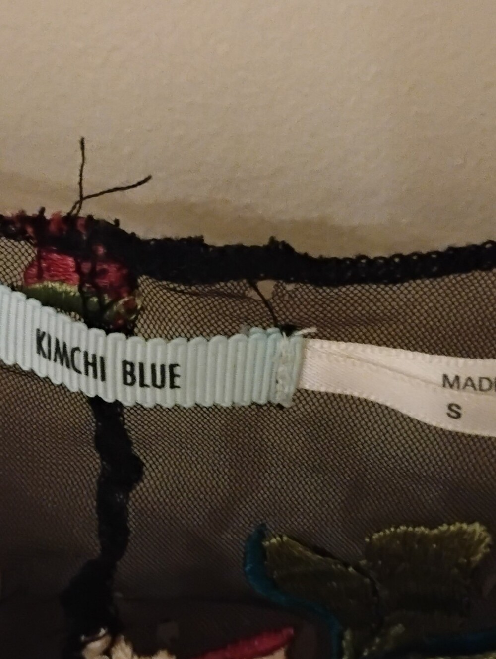 Kimchi Blue Urban Outfitters Alana Floral Embroidered Short Sleeve Top Sz S - Picture 2 of 4
